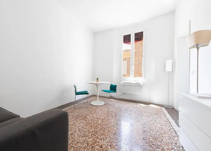 Ur-nest Battisti * بولونيا